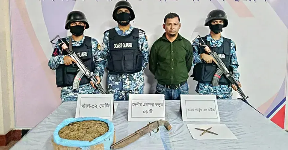 ভোলায় যাত্রীবাহী লঞ্চ থেকে বন্দুক-গুলিসহ আটক ১